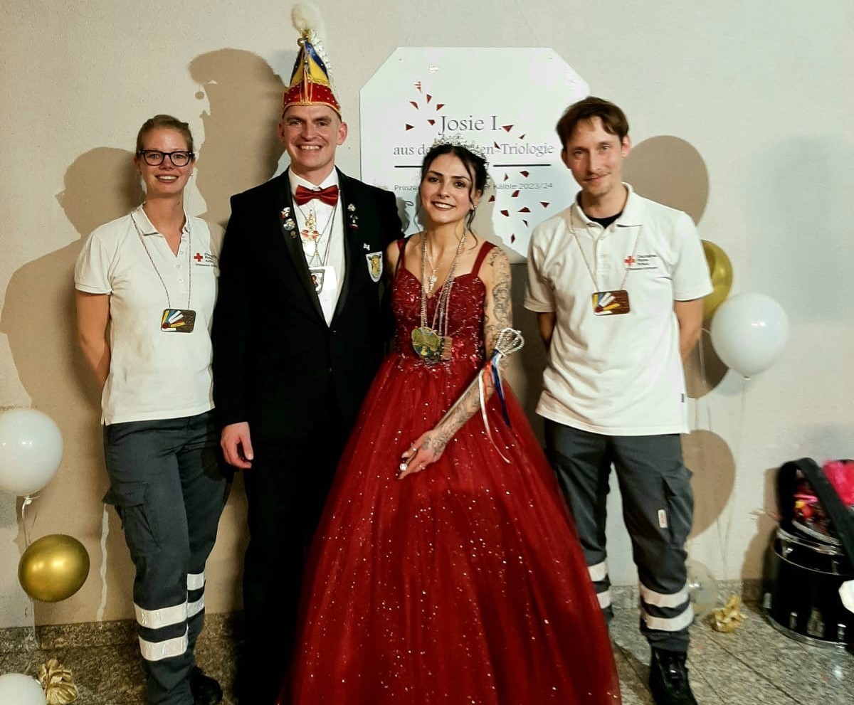 DRK-Edingen bei einem Sanitätsdienst an Fasching