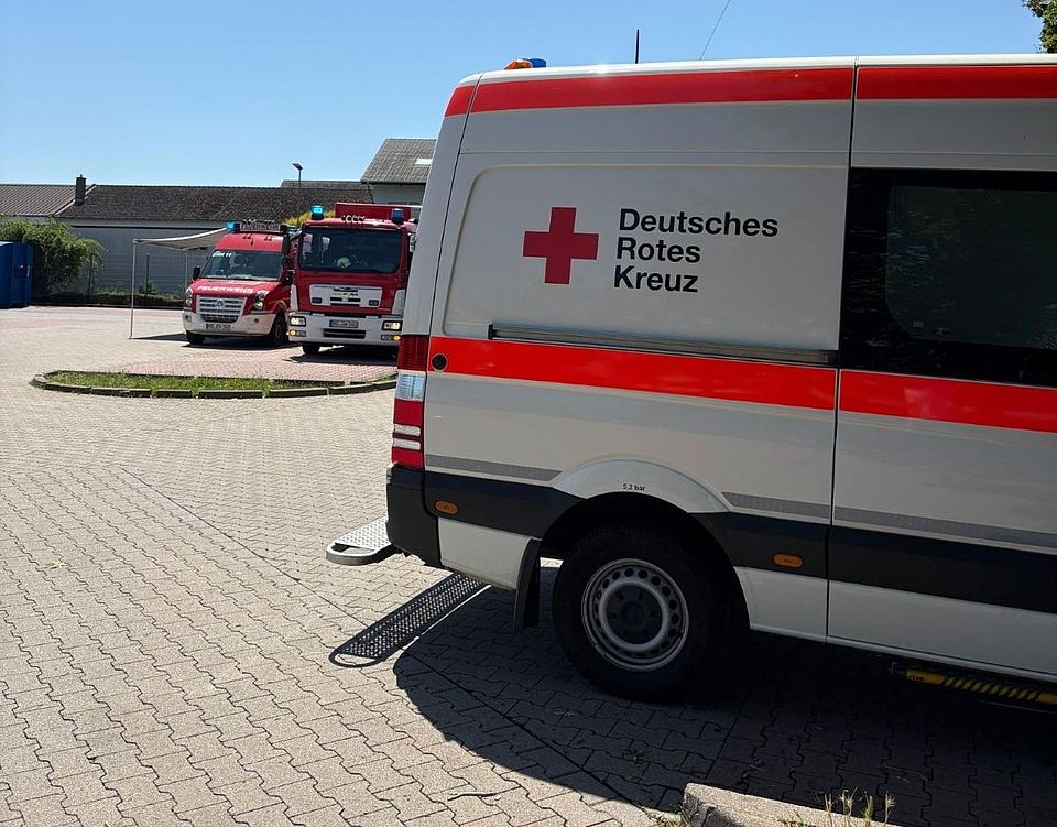 DRK Edingen sichert Brandeinsatz in der Gemeinde am 20. Juni 2026 sanitätsdienstlich ab